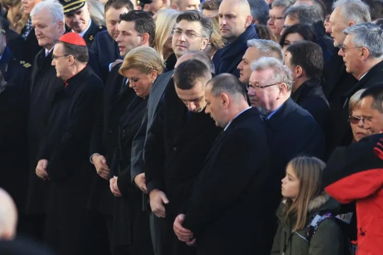 DRŽAVNI VRH U VUKOVARU: U Koloni sjećanja premijer, predsjednica, ministri...