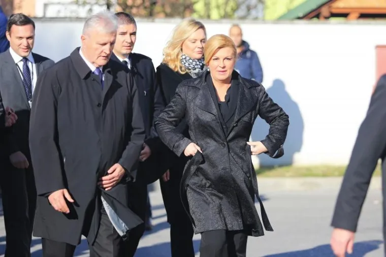 DRŽAVNI VRH U VUKOVARU: U Koloni sjećanja premijer, predsjednica, ministri...