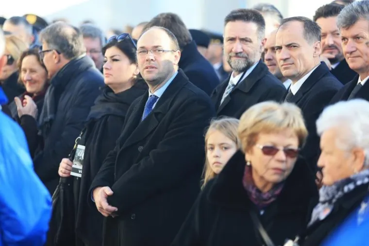 DRŽAVNI VRH U VUKOVARU: U Koloni sjećanja premijer, predsjednica, ministri...