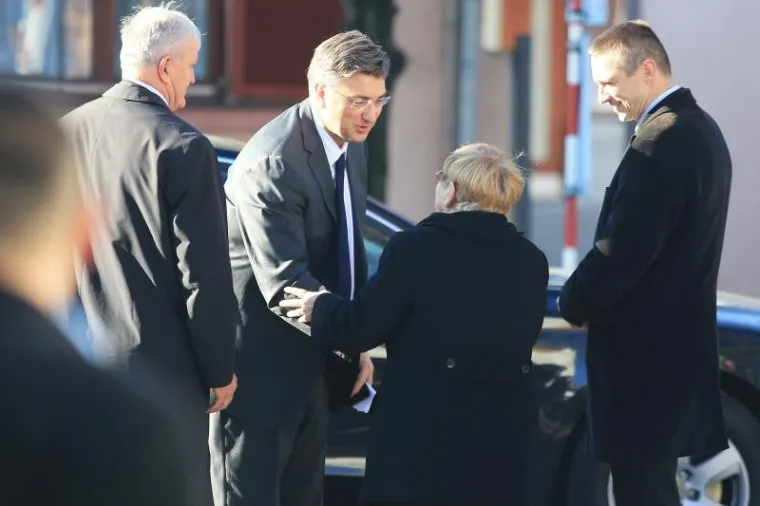 DRŽAVNI VRH U VUKOVARU: U Koloni sjećanja premijer, predsjednica, ministri...