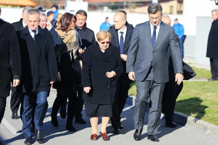 DRŽAVNI VRH U VUKOVARU: U Koloni sjećanja premijer, predsjednica, ministri...