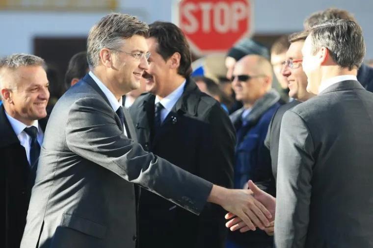 DRŽAVNI VRH U VUKOVARU: U Koloni sjećanja premijer, predsjednica, ministri...