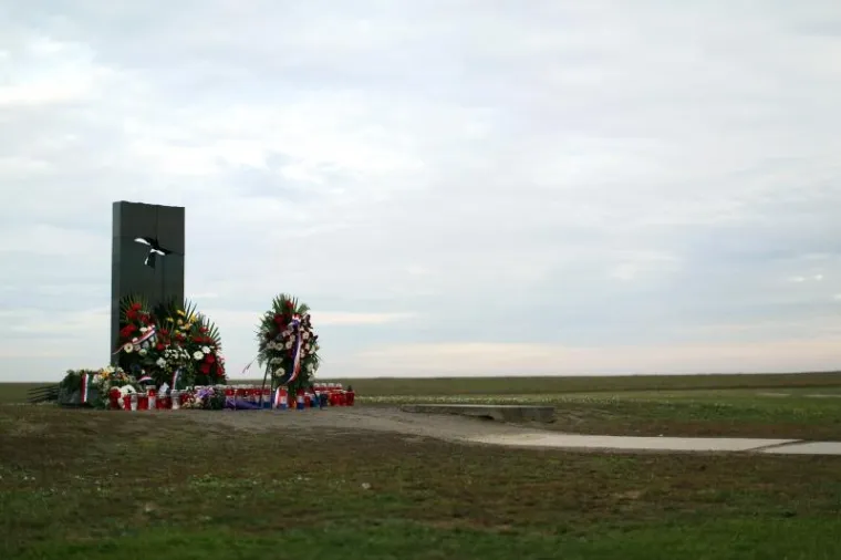 KOLONA SJEĆANJA U GRADU HEROJU: 100 tisuća ljudi obilježilo 25. obljetnicu vukovarske tragedije