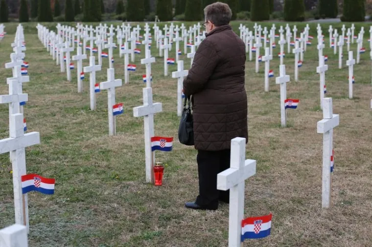 KOLONA SJEĆANJA U GRADU HEROJU: 100 tisuća ljudi obilježilo 25. obljetnicu vukovarske tragedije
