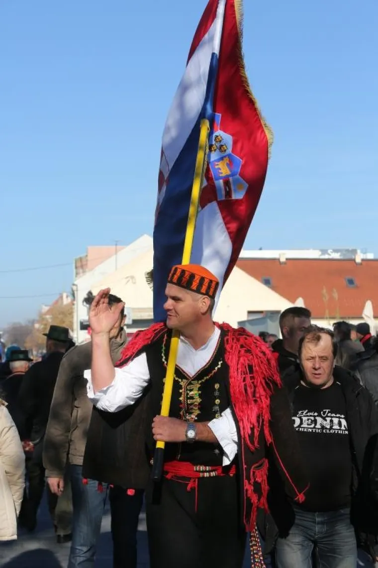 KOLONA SJEĆANJA U GRADU HEROJU: 100 tisuća ljudi obilježilo 25. obljetnicu vukovarske tragedije