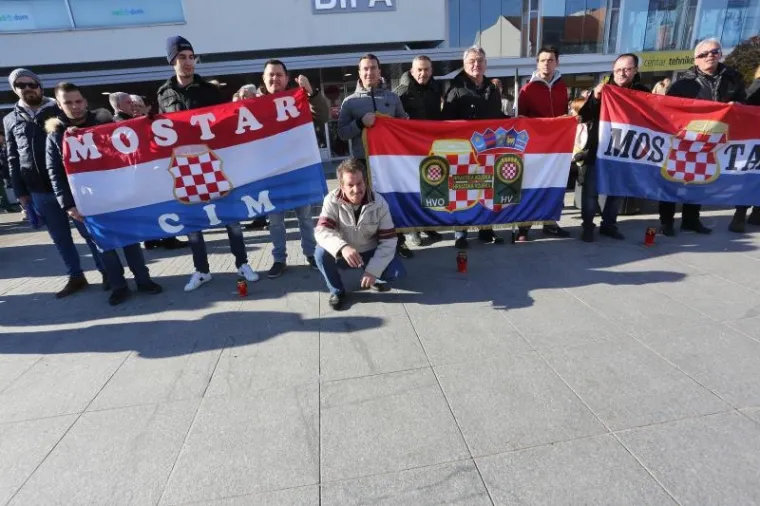 KOLONA SJEĆANJA U GRADU HEROJU: 100 tisuća ljudi obilježilo 25. obljetnicu vukovarske tragedije