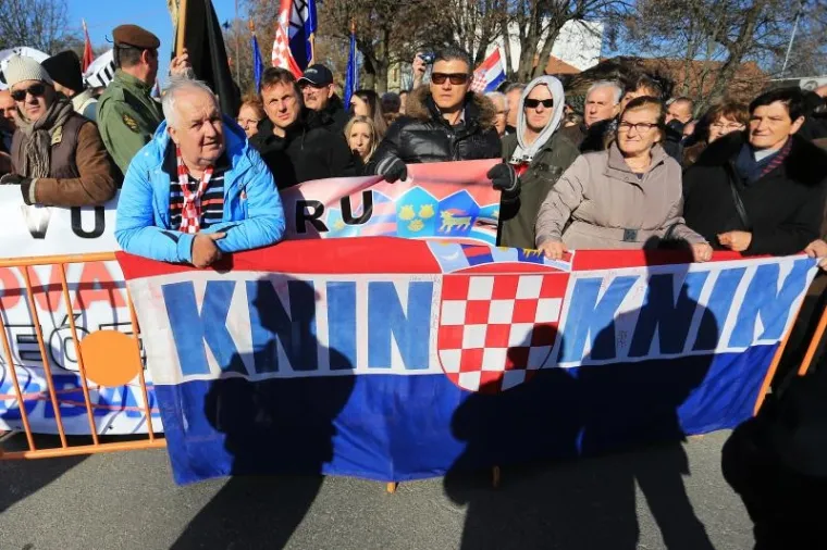 KOLONA SJEĆANJA U GRADU HEROJU: 100 tisuća ljudi obilježilo 25. obljetnicu vukovarske tragedije