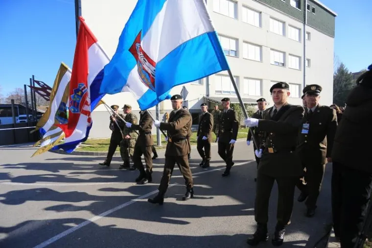 KOLONA SJEĆANJA U GRADU HEROJU: 100 tisuća ljudi obilježilo 25. obljetnicu vukovarske tragedije