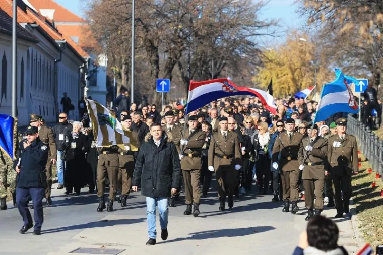 KOLONA SJEĆANJA U GRADU HEROJU: 100 tisuća ljudi obilježilo 25. obljetnicu vukovarske tragedije