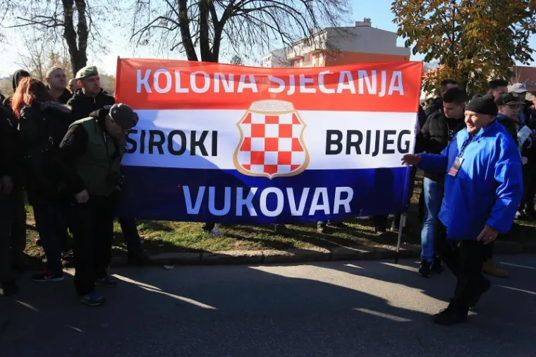 KOLONA SJEĆANJA U GRADU HEROJU: 100 tisuća ljudi obilježilo 25. obljetnicu vukovarske tragedije