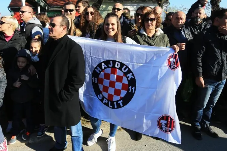 KOLONA SJEĆANJA U GRADU HEROJU: 100 tisuća ljudi obilježilo 25. obljetnicu vukovarske tragedije