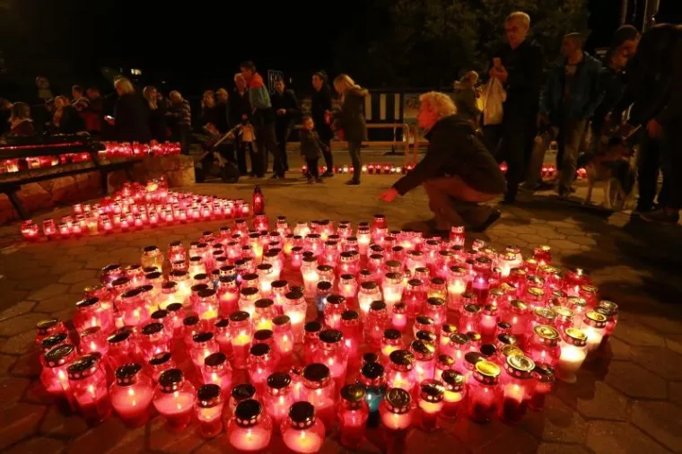 'I U MOM GRADU VUKOVAR SVIJETLI': Torcida i građani odali počast Gradu heroju