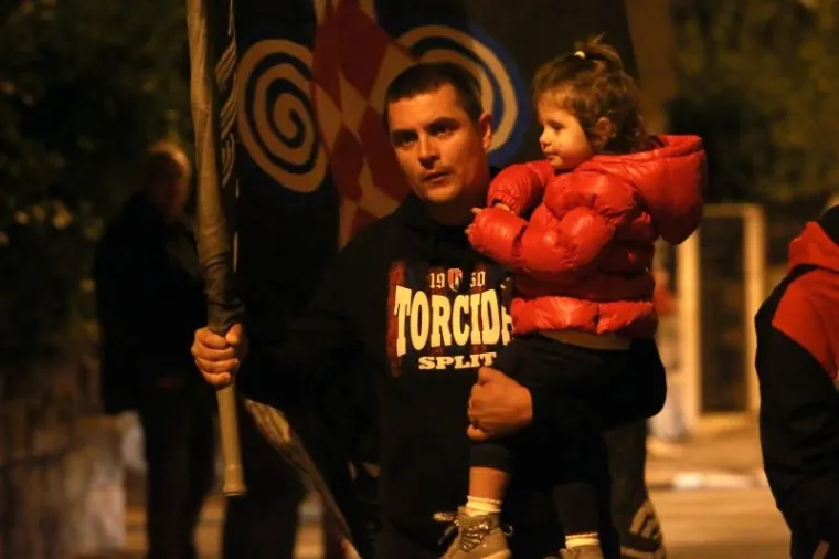 'I U MOM GRADU VUKOVAR SVIJETLI': Torcida i građani odali počast Gradu heroju