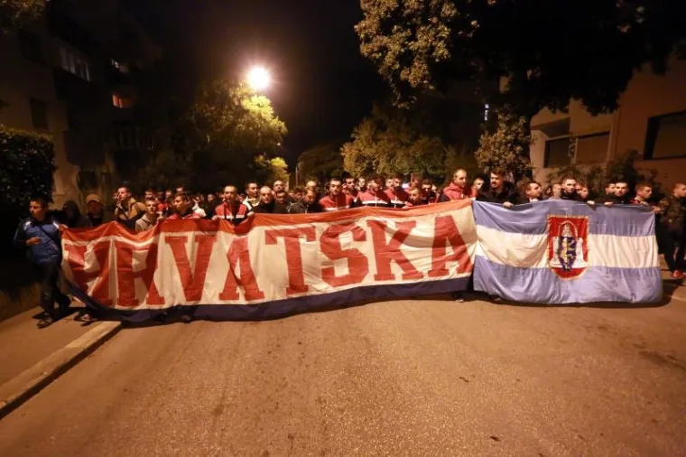 'I U MOM GRADU VUKOVAR SVIJETLI': Torcida i građani odali počast Gradu heroju