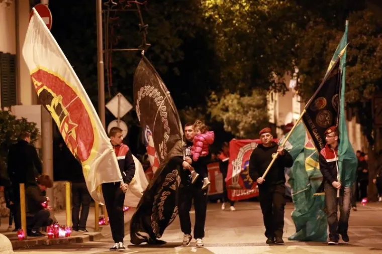 'I U MOM GRADU VUKOVAR SVIJETLI': Torcida i građani odali počast Gradu heroju