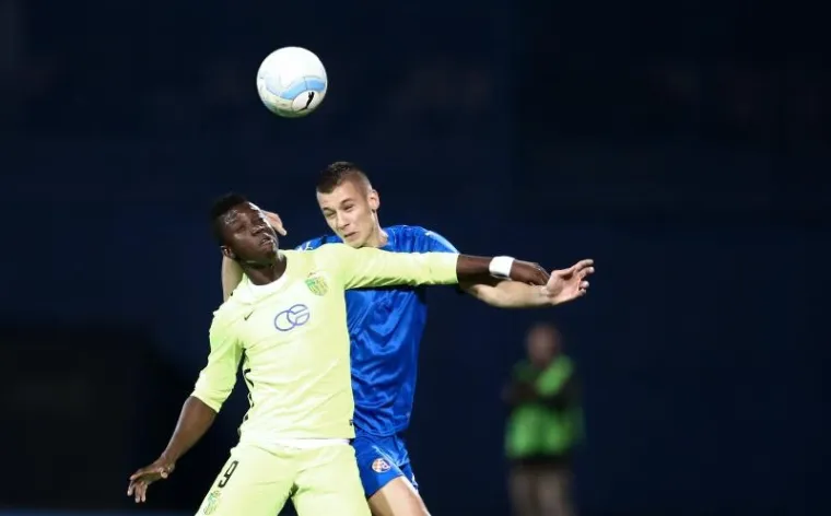 DINAMO NIKOGA NE ZANIMA: Šačica navijača gledala utakmicu s Istrom