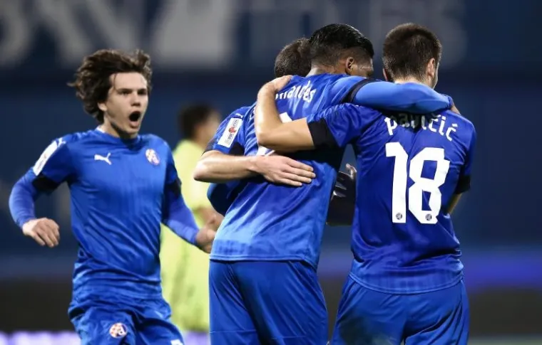 DINAMO NIKOGA NE ZANIMA: Šačica navijača gledala utakmicu s Istrom