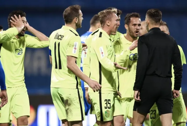 DINAMO NIKOGA NE ZANIMA: &Scaron;ačica navijača gledala utakmicu s Istrom