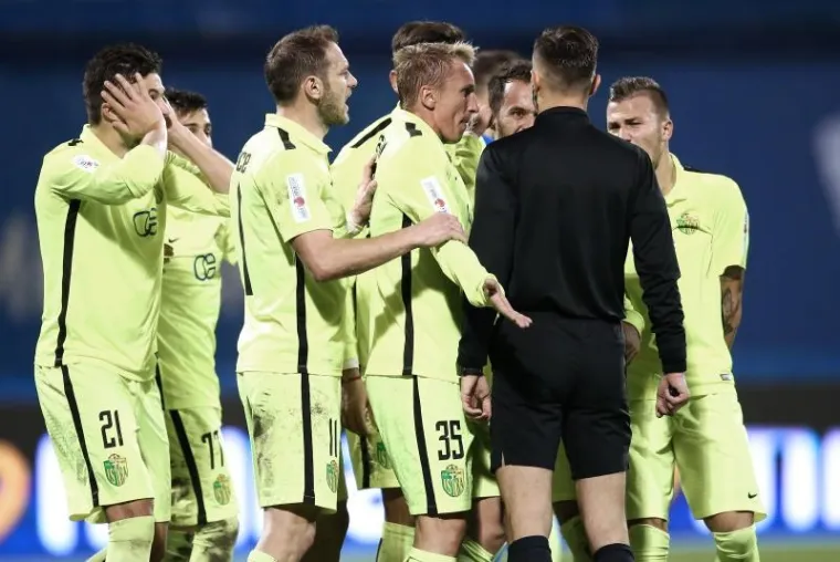 DINAMO NIKOGA NE ZANIMA: &Scaron;ačica navijača gledala utakmicu s Istrom