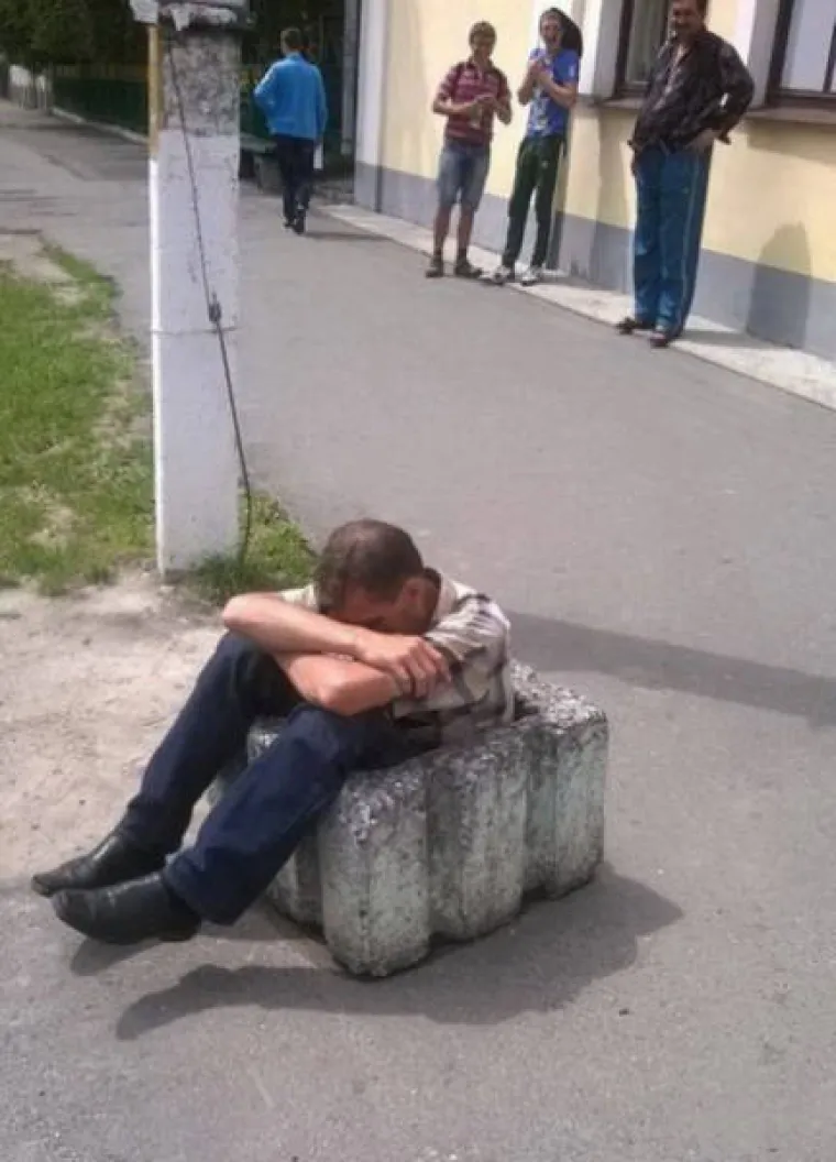 Ljudi često koriste alkohol kako bi pobjegli od životnih glavobolja. No, na kraju se dogodi da upravo alkohol postane izvor najveće glavobolje. Neke od takvih primjera okupili smo u galeriji.