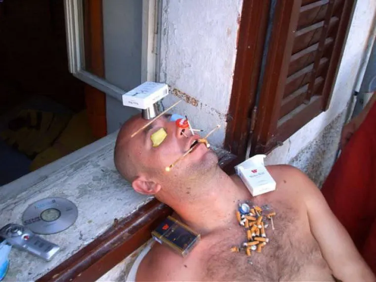 GLAVOBOLJA IM JE NAJMANJI PROBLEM: Alkohol im je oduzeo tlo pod nogama, ali i dostojanstvo