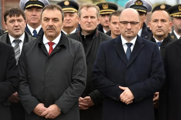 PALJENJE SVIJEĆA I POLAGANJE VIJENACA: Obilježena 25. godi&scaron;njica stradavanja &Scaron;kabrnje