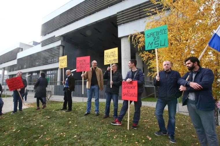 Prosvjed protiv megalomanskih 'nakaza' tik uz MSU