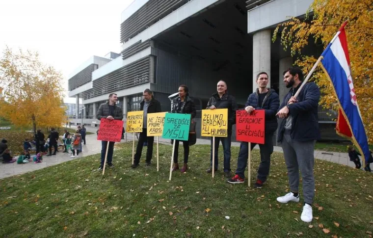 Prosvjed protiv megalomanskih 'nakaza' tik uz MSU