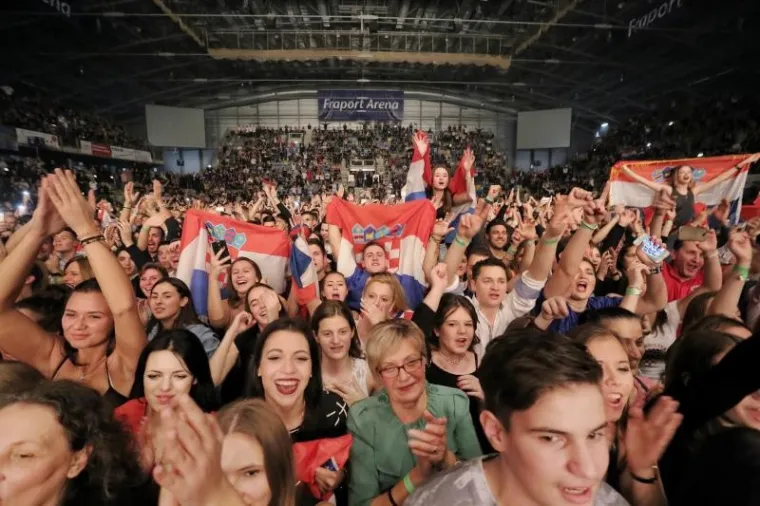 VELIKI KONCERT ZA DIJASPORU: Hrvatima u Frankfurtu ukazali se baš svi, od Rozge i Škore pa sve do Ćire i Olivera
