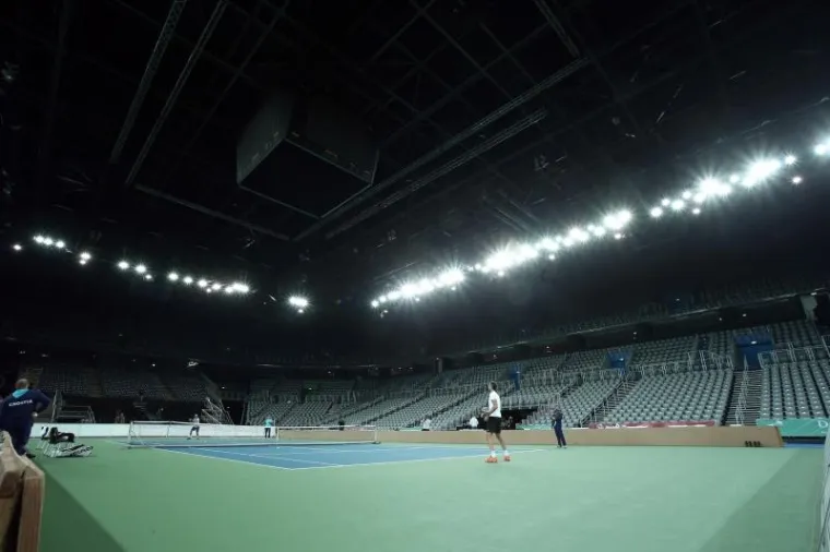 ARENA JE SPREMNA ZA SPEKTAKL: Doktor Ivo isprobao podlogu na kojoj će Hrvatska loviti drugu 'salataru'