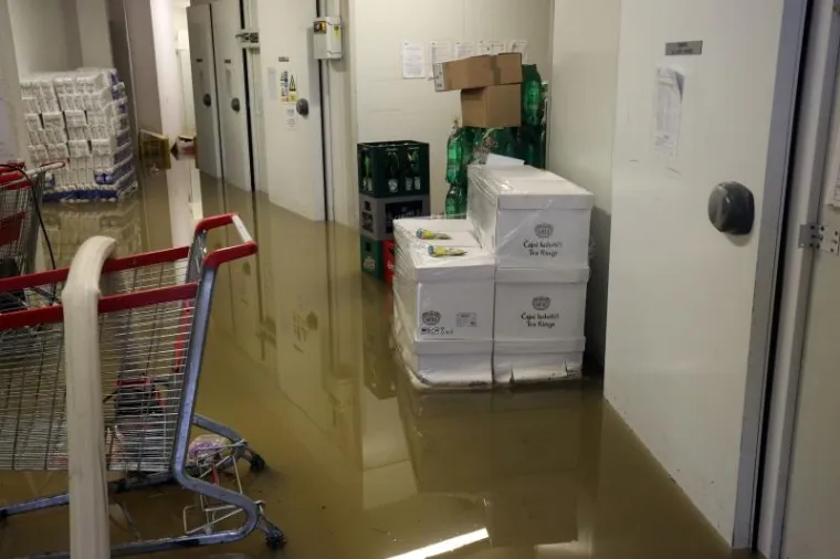 POPLAVLJENA RIJEKA: Obilne padaline potopile su brojne ceste i objekte