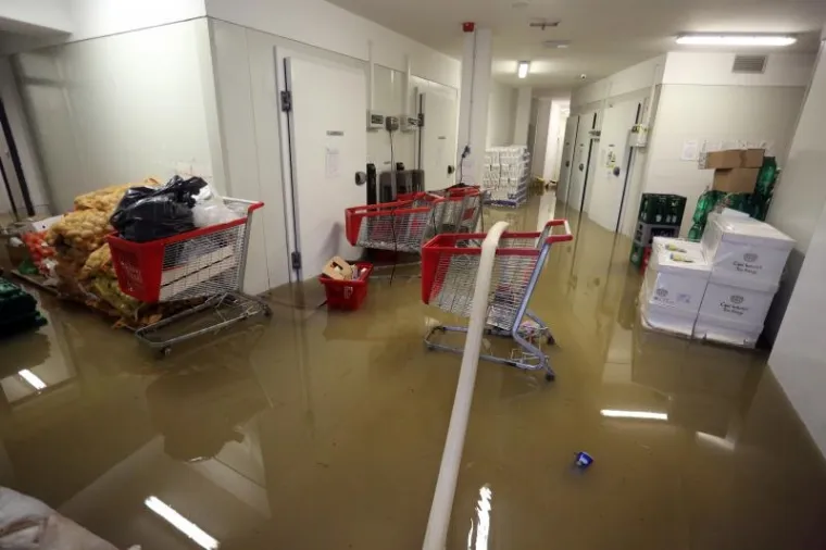 POPLAVLJENA RIJEKA: Obilne padaline potopile su brojne ceste i objekte