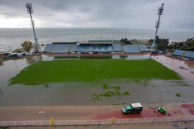 POPLAVLJENA RIJEKA: Obilne padaline potopile su brojne ceste i objekte