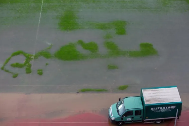 POPLAVLJENA RIJEKA: Obilne padaline potopile su brojne ceste i objekte