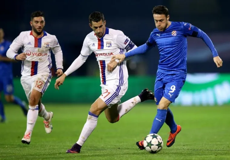 SPEKTAKL NA POLUPRAZNOM MAKSIMIRU: Osjetite da&scaron;ak atmosfere utakmice Dinama i Lyona