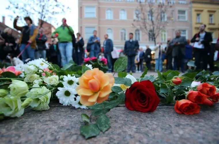 Zagrepčani revoltirani najnovijim potezom gradonačelnika Milana Bandica vezano uz cvjećarne na Cvjetnom, organizirali su prosvjed Cvijet za Cvjetni