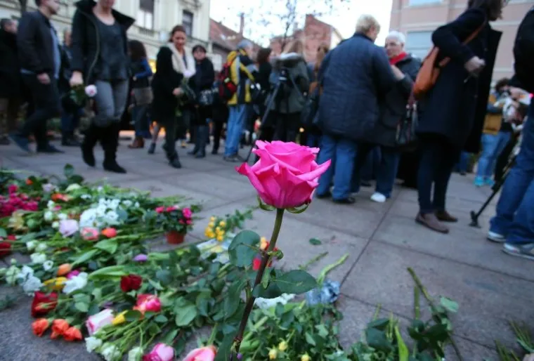 CVIJEĆE ZA CVJETNI: Građani prosvjeduju protiv Bandića