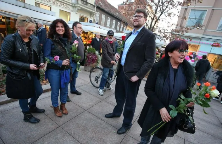 CVIJEĆE ZA CVJETNI: Građani prosvjeduju protiv Bandića