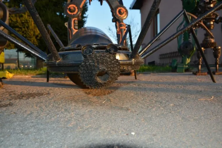 NJIHOVIM DVORIŠTEM HODAJU TRANSFORMERI! Upoznajte braću koji imaju dosta neobičan biznis