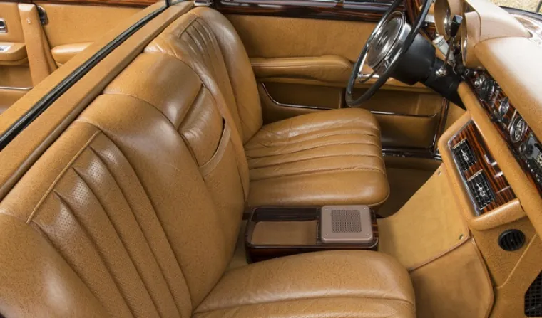 SAMO IH JE 9 TAKVIH: Ovaj Mercedes je bio Titov, a može biti i Va&scaron;