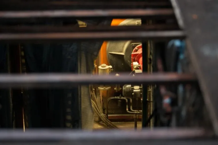 Pretpostavlja se da su radnici pilili bačvu starog rezervoara ulja