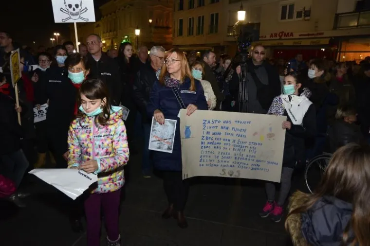'ZA&Scaron;TO NAS TRUJETE?' Tisuće Brođana prosvjedovalo za pravo na čisti zrak