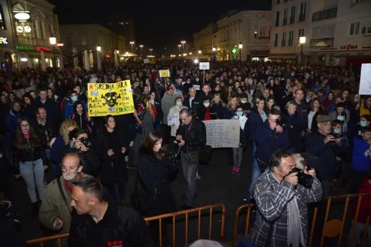 'ZA&Scaron;TO NAS TRUJETE?' Tisuće Brođana prosvjedovalo za pravo na čisti zrak