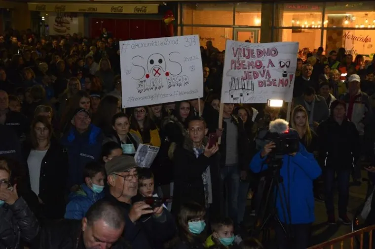 'ZA&Scaron;TO NAS TRUJETE?' Tisuće Brođana prosvjedovalo za pravo na čisti zrak