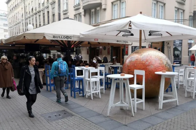 UNIŠTAVAJU CVJETNI, A SADA I PRIZEMLJENO SUNCE: Jedan od simbola Zagreba skriven među stolovima kafića