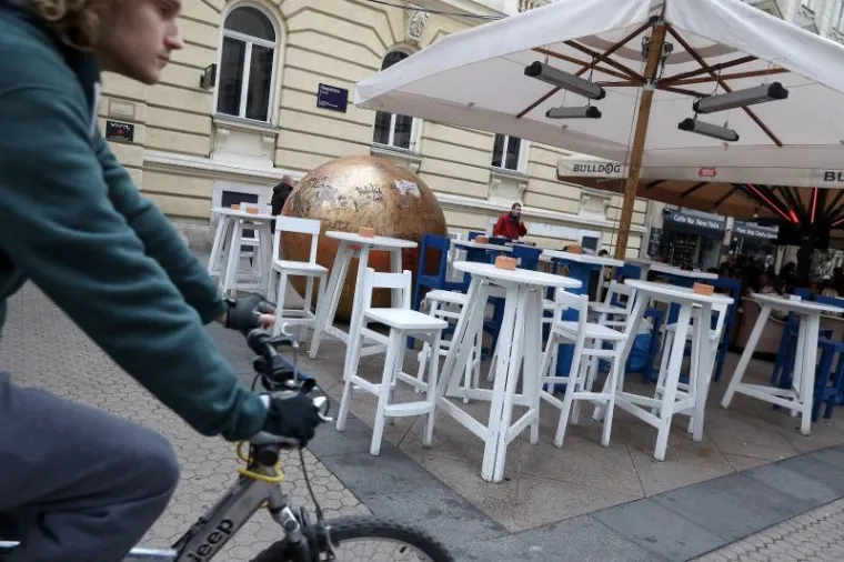 UNIŠTAVAJU CVJETNI, A SADA I PRIZEMLJENO SUNCE: Jedan od simbola Zagreba skriven među stolovima kafića