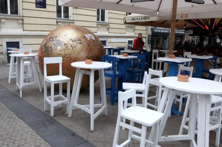 UNIŠTAVAJU CVJETNI, A SADA I PRIZEMLJENO SUNCE: Jedan od simbola Zagreba skriven među stolovima kafića