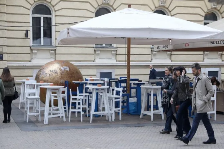 UNIŠTAVAJU CVJETNI, A SADA I PRIZEMLJENO SUNCE: Jedan od simbola Zagreba skriven među stolovima kafića