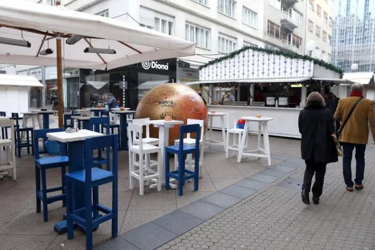UNIŠTAVAJU CVJETNI, A SADA I PRIZEMLJENO SUNCE: Jedan od simbola Zagreba skriven među stolovima kafića