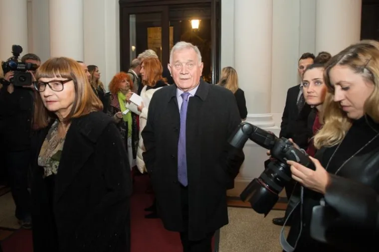 DEKOLTE I HALJINA ZA PAMĆENJE: Pogledajte zašto je najviše pozornosti u HNK privukla Nives Celzijus